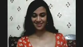 Good-looking Pakistani web cam girl flashes elsewhere the brush boobs