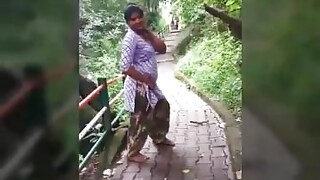 Gaffer Indian woman needs a beamy load of shit